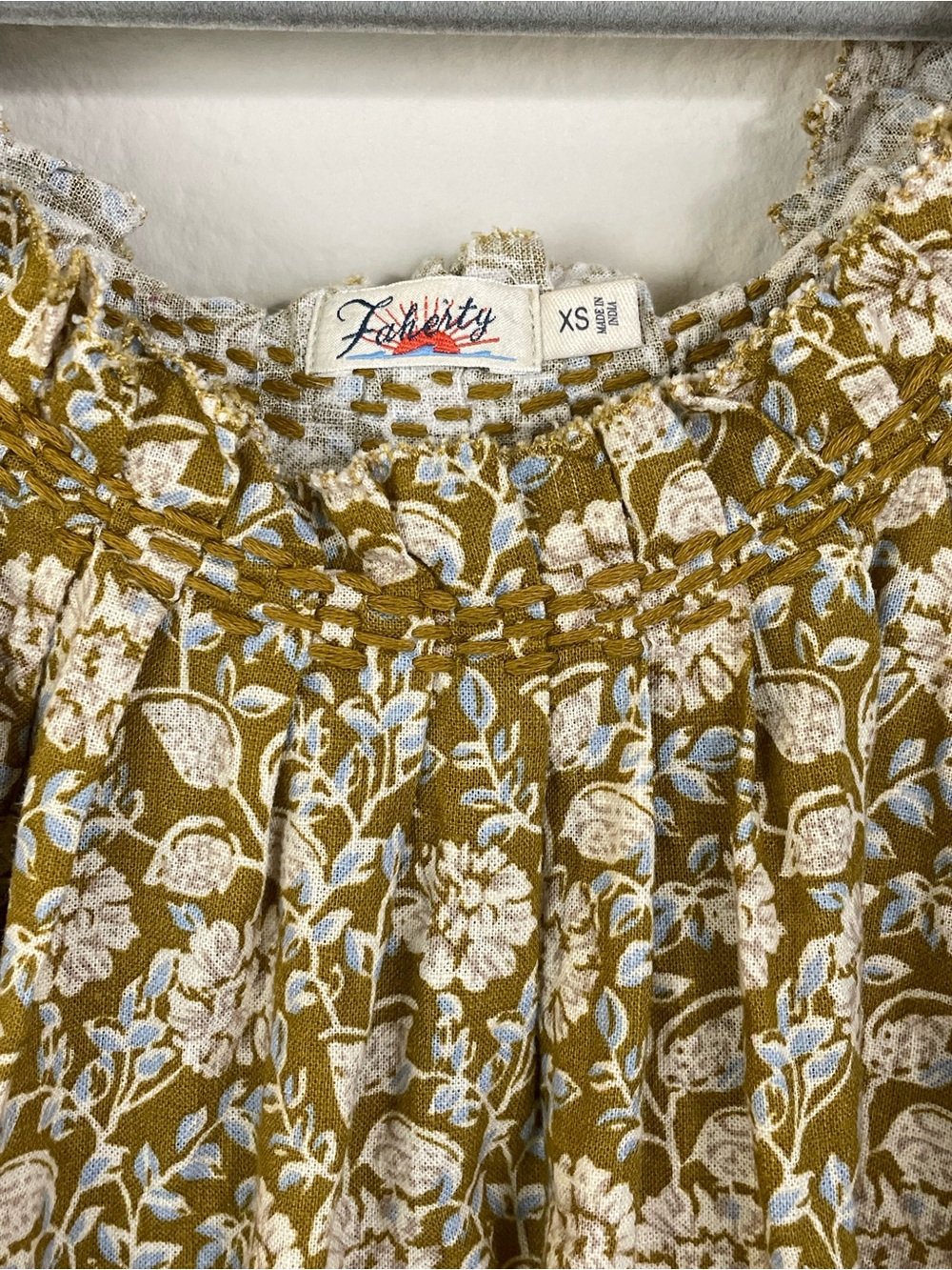 Faherty Annabelle Top - Golden Theodora Floral Linen Blouse Size XS - Picture 3 of 9